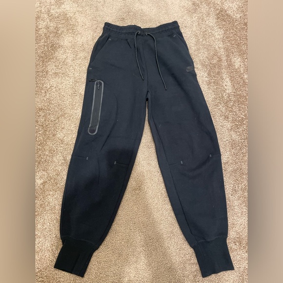 4 nike sweats and 1 adidas